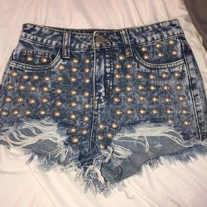 Studded jean shorts ✨